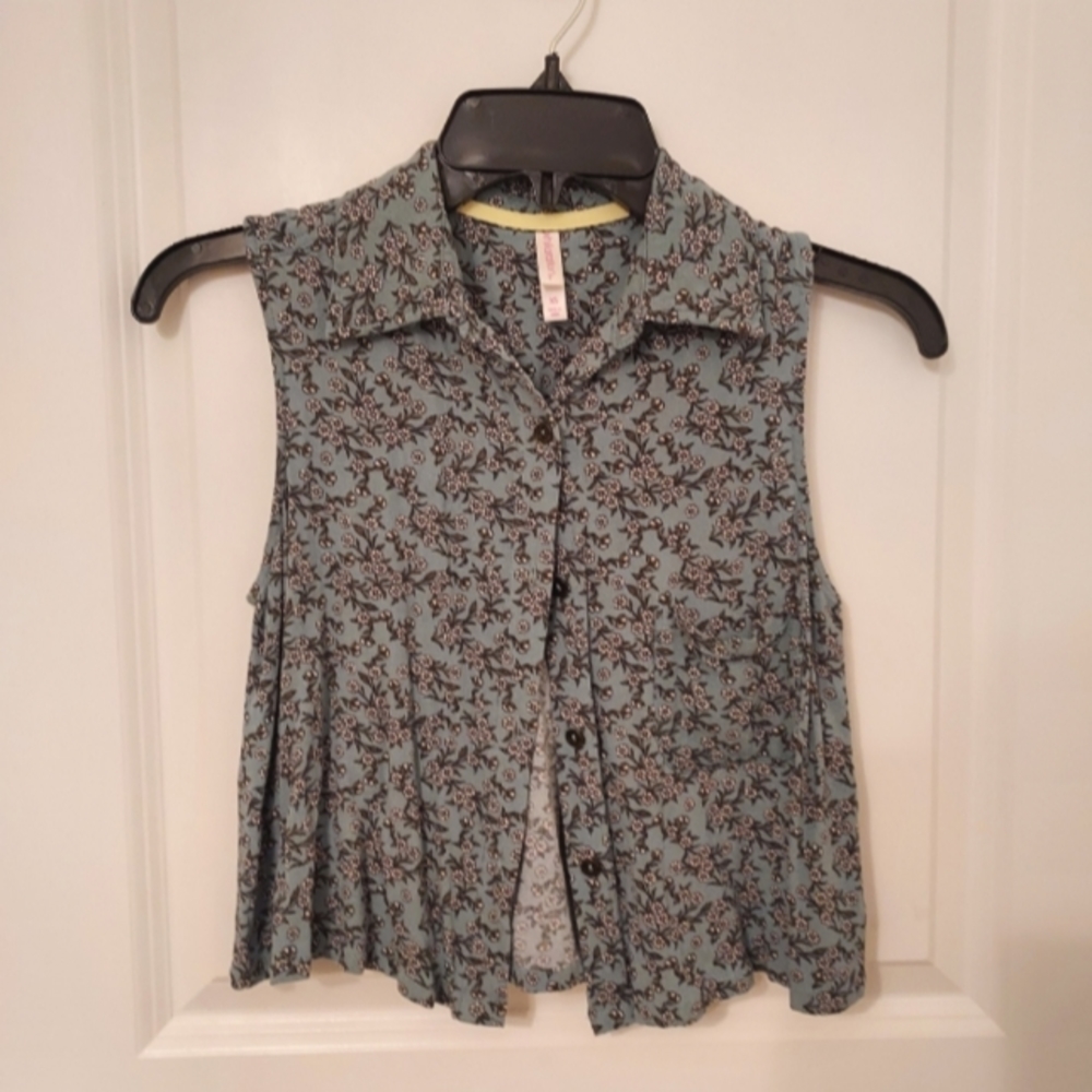 Xhilaration Flowy Blue Floral Tank